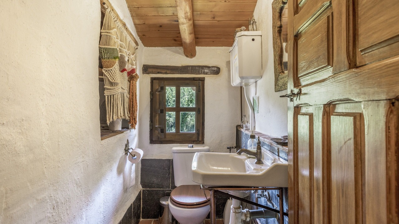 Photo of Bathroom in Linares de la Sierra