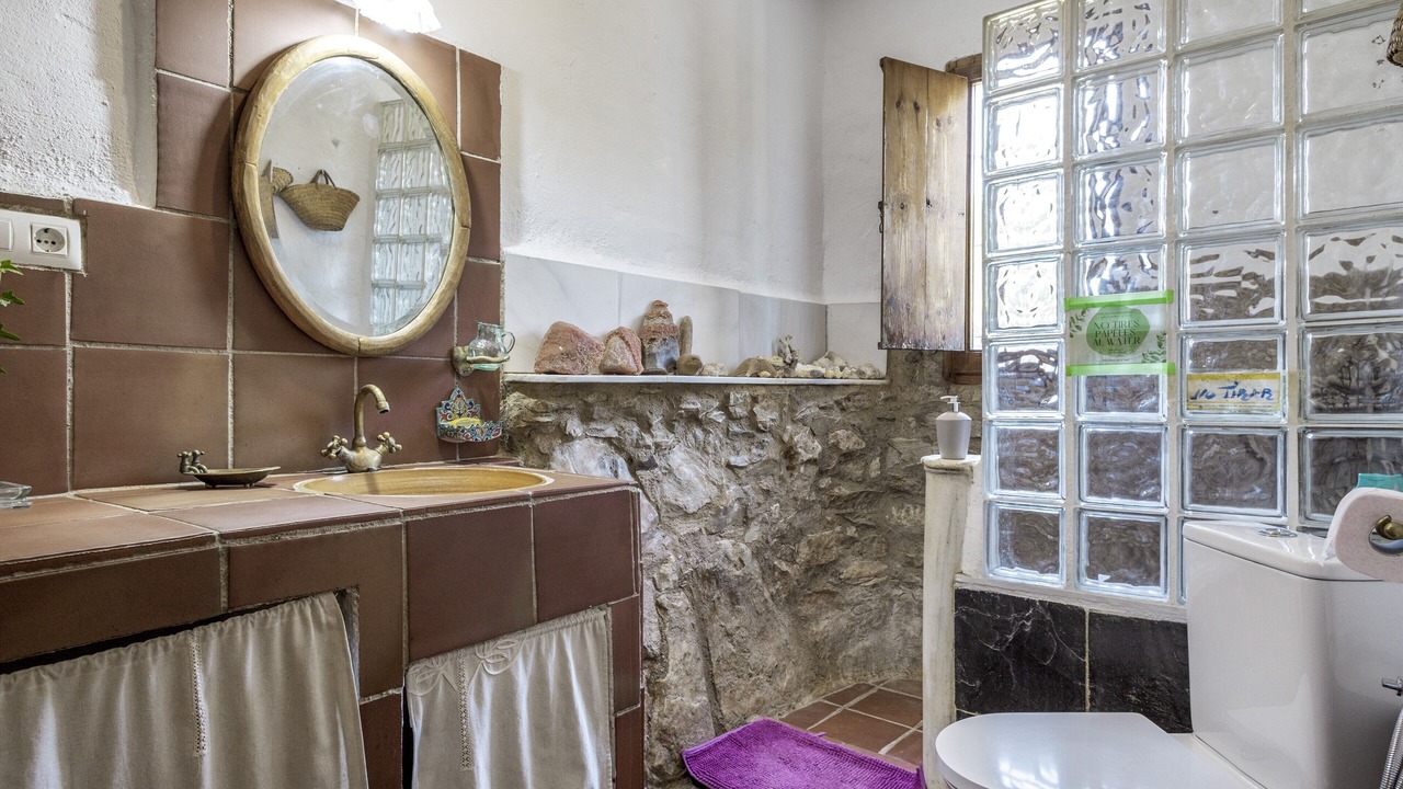 Photo of Bathroom in Linares de la Sierra