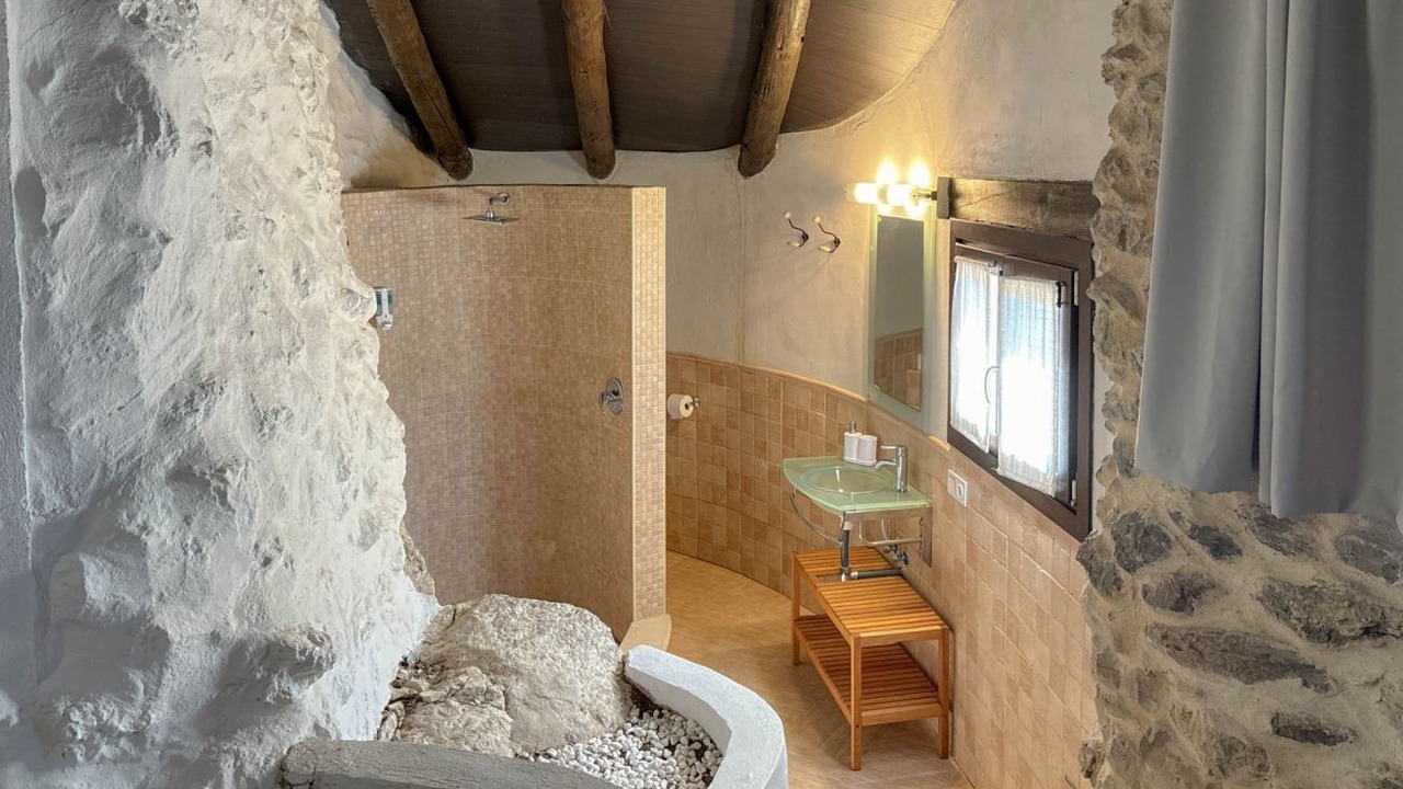 Photo of Bathroom in Benadalid
