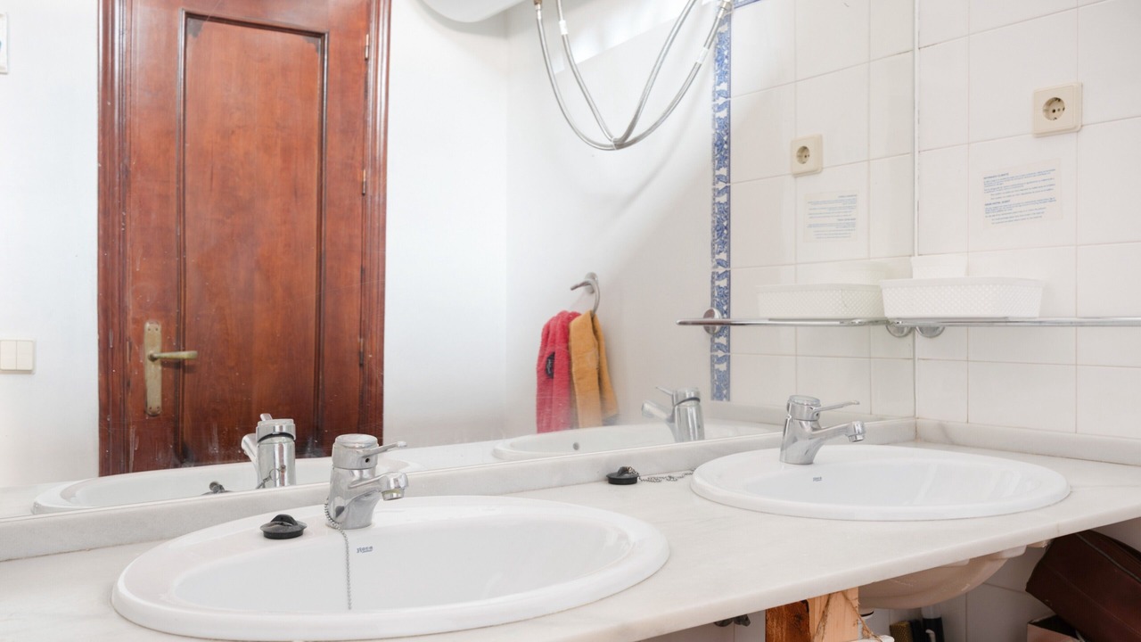 Photo of Bathroom in San Fernando
