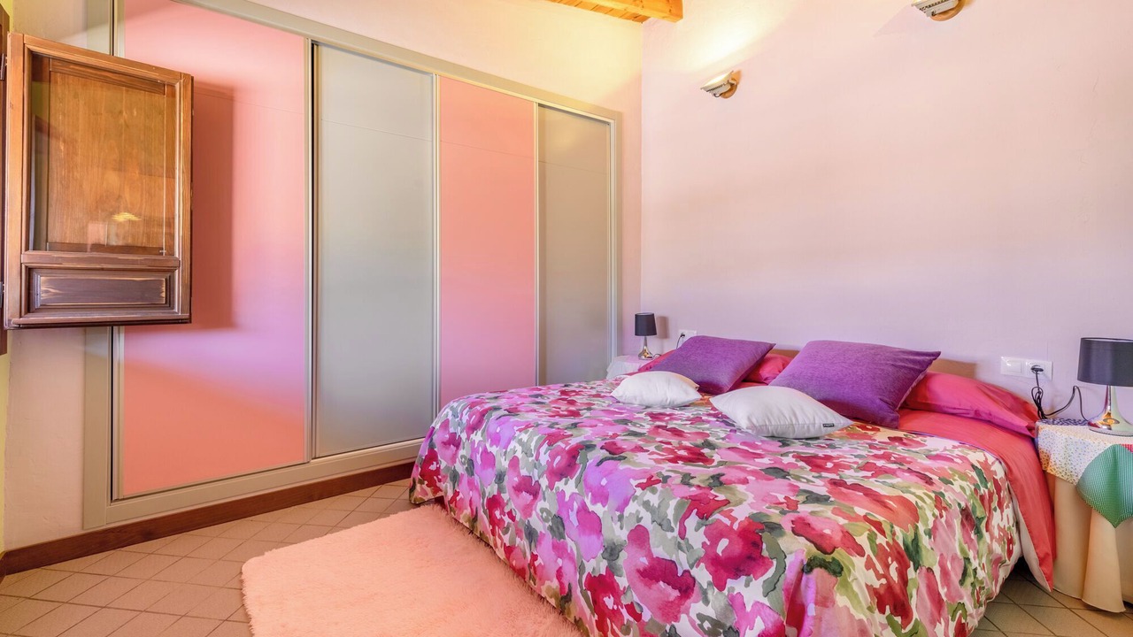Photo of Bedroom in Coin