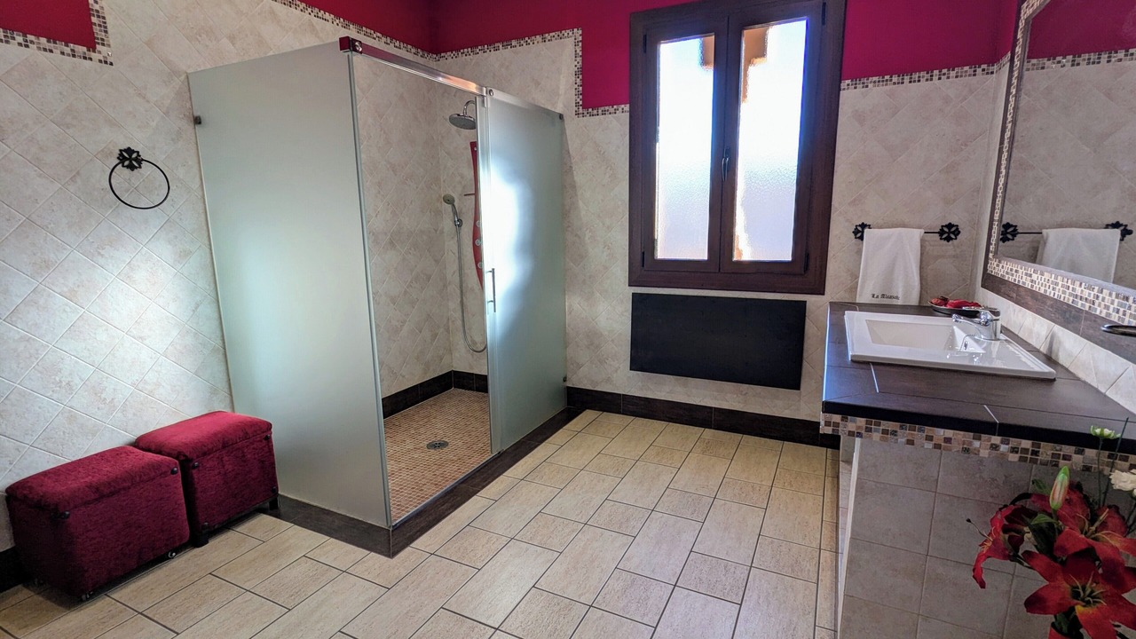 Photo of Bathroom in El Robledo