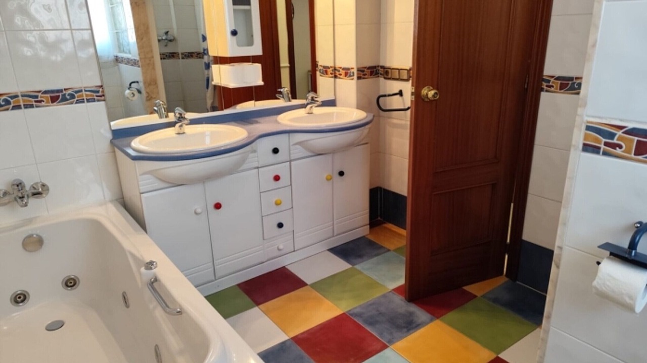 Photo of Bathroom in Cullar Vega