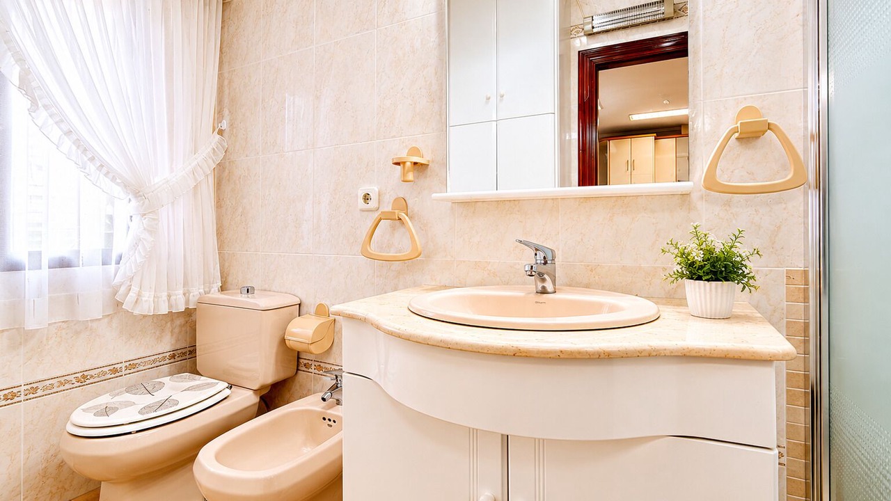Photo of Bathroom in Los Nietos