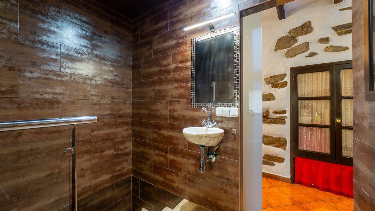 Photo of Bathroom in Laroya