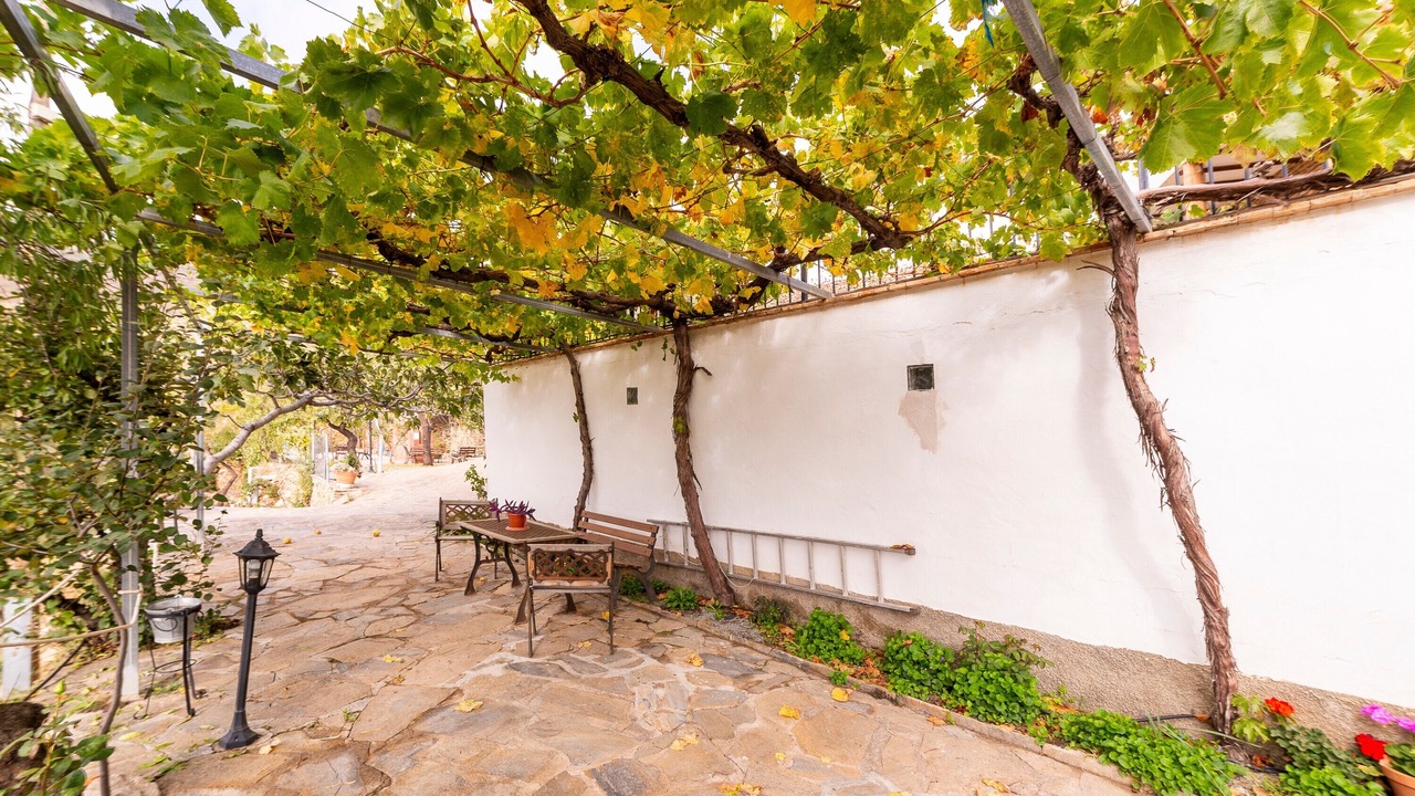 Photo of Patio Balcony in Laroya