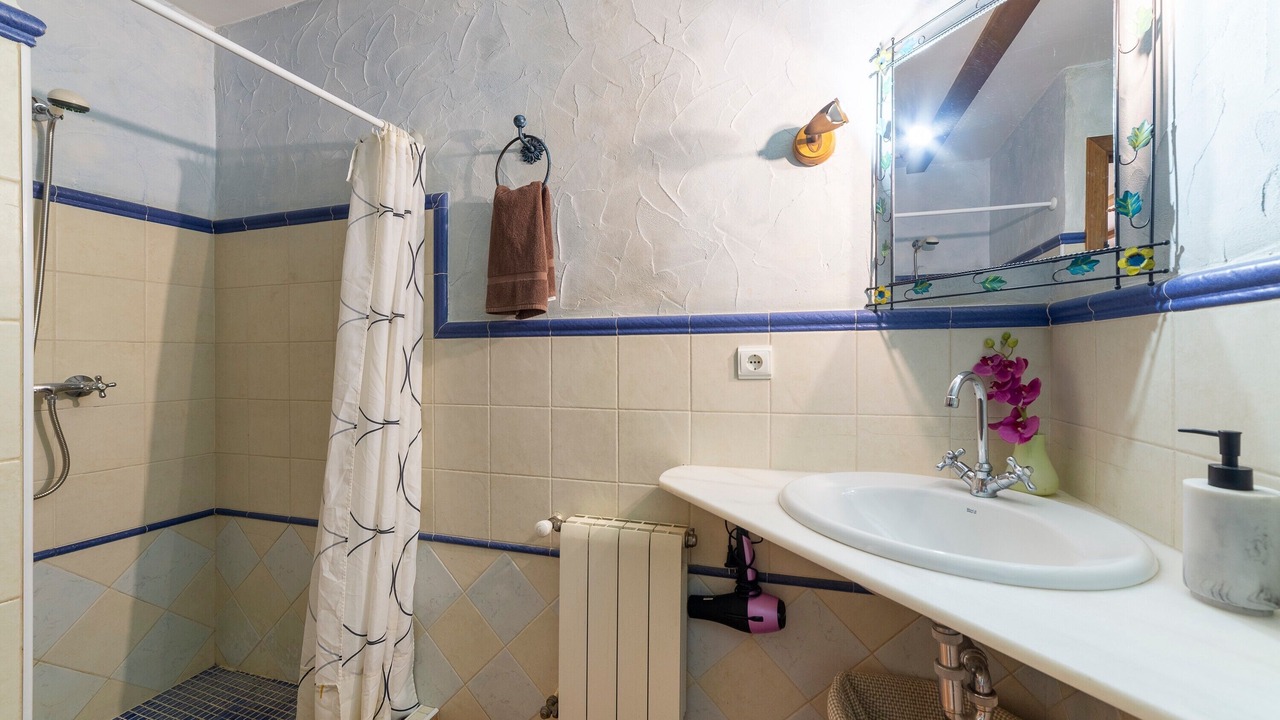 Photo of Bathroom in Laroya
