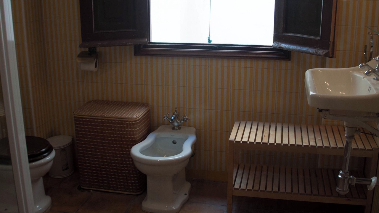 Photo of Bathroom in Central District