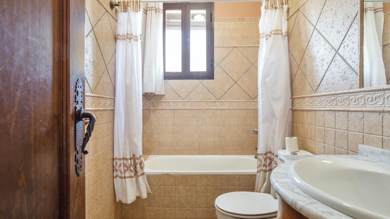 Photo of Bathroom in Carcabuey