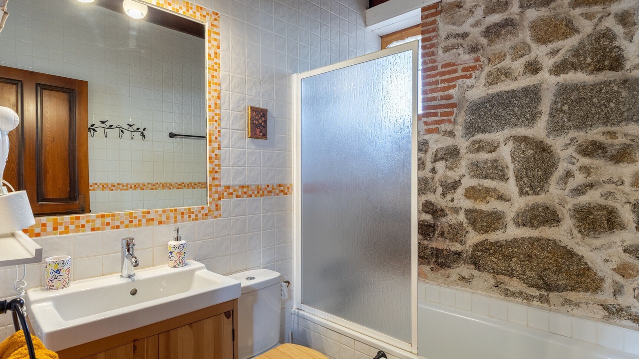 Photo of Bathroom in Bonilla de la Sierra