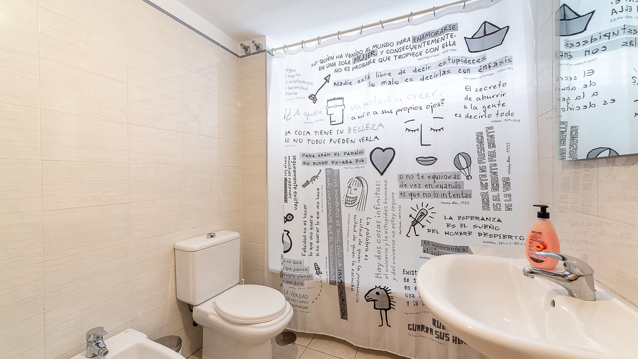 Photo of Bathroom in Retamar