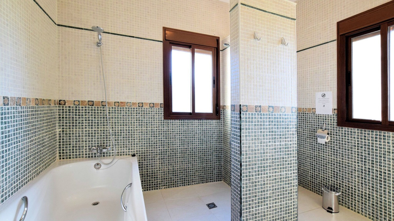 Photo of Bathroom in Arenas