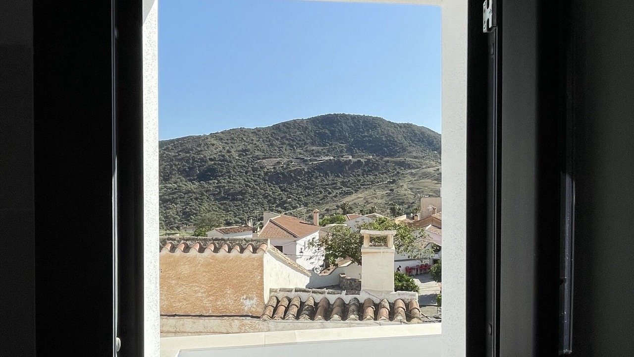 Photo of Others in Mondron