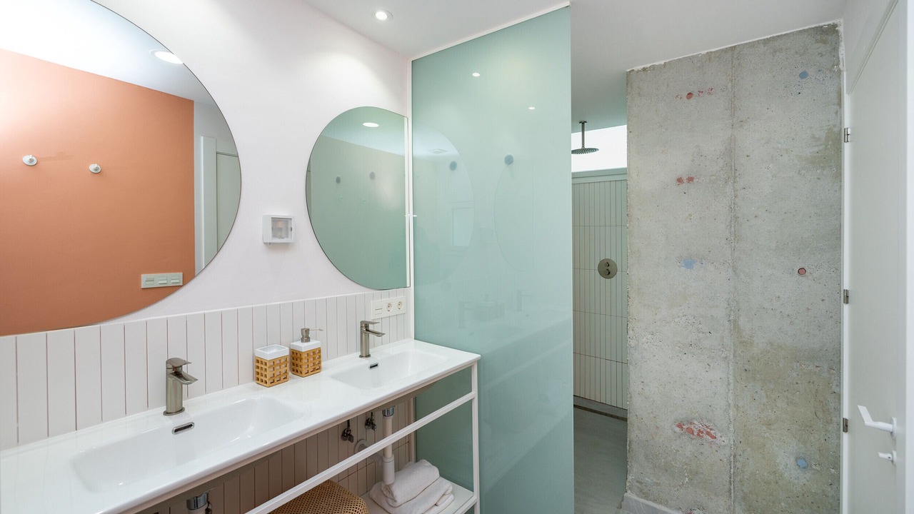 Photo of Bathroom in Central District