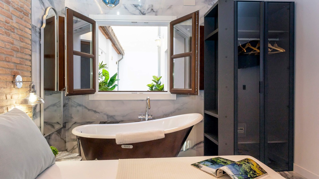 Photo of Bathroom in Central District