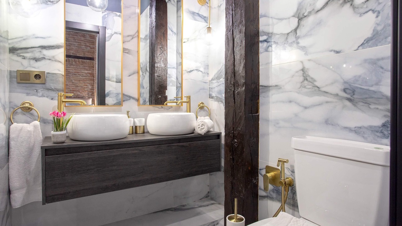 Photo of Bathroom in Central District