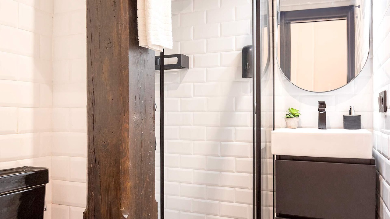 Photo of Bathroom in Central District