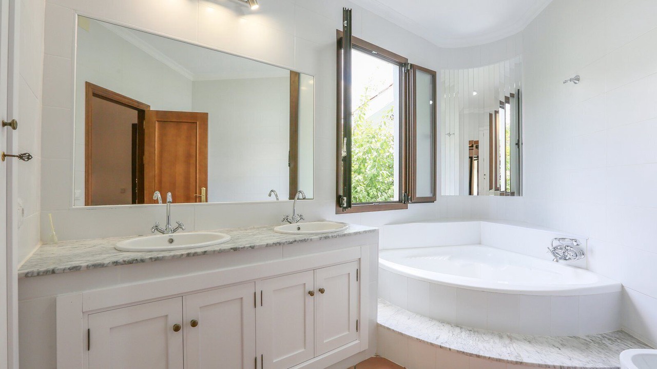 Photo of Bathroom in Castano del Robledo