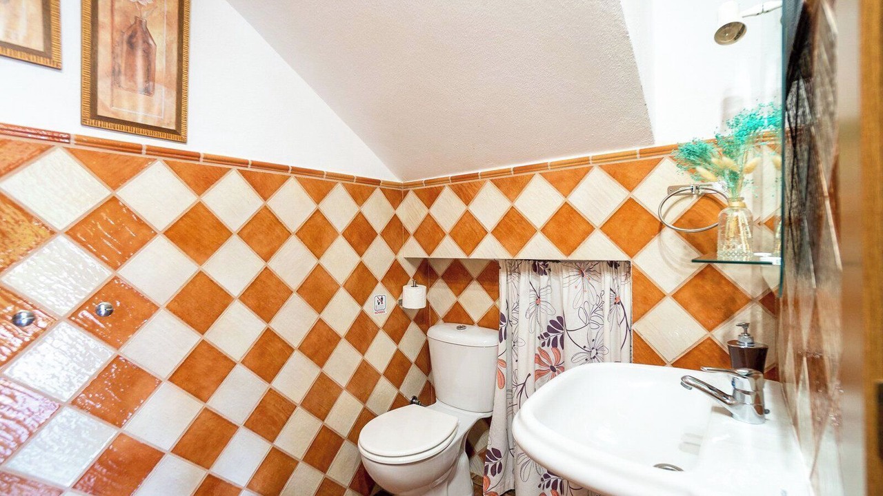Photo of Bathroom in Algatocin