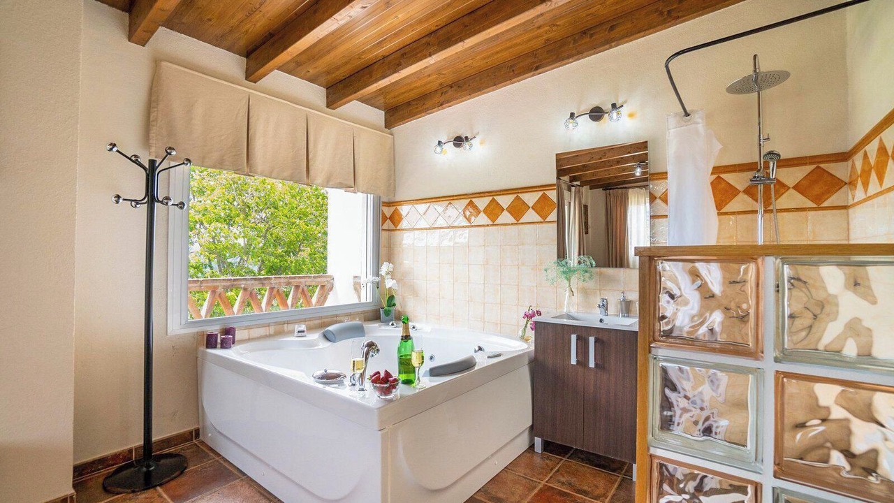 Photo of Bathroom in Algatocin