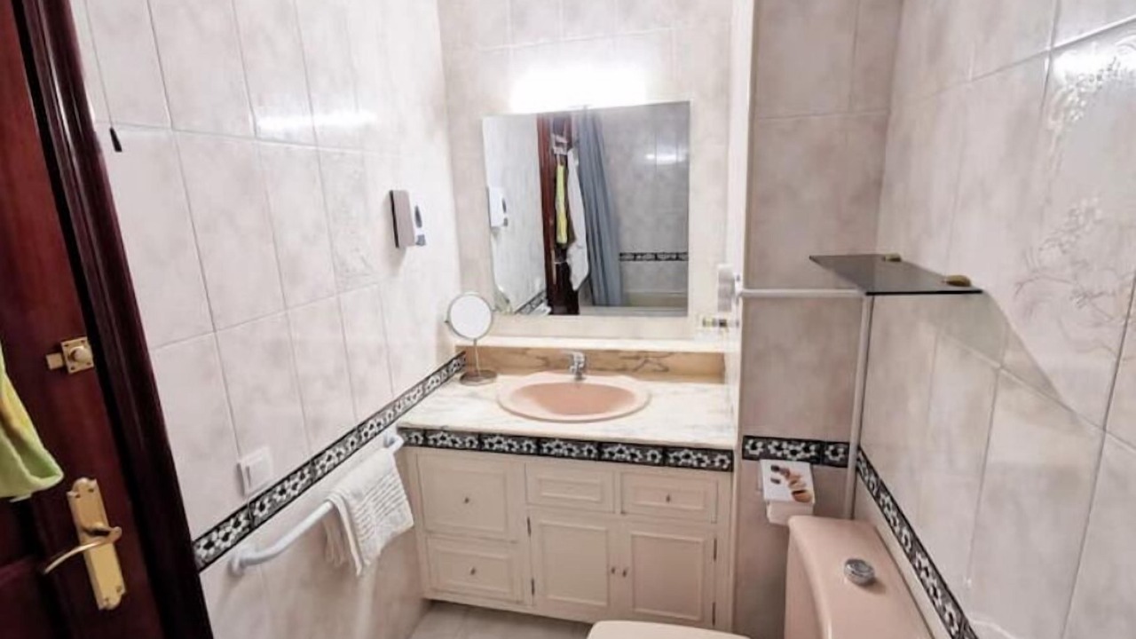 Photo of Bathroom in San Fernando