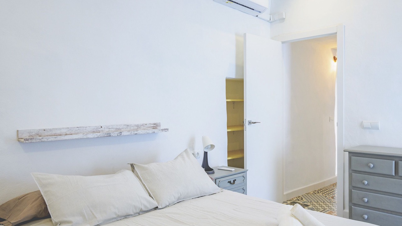 Photo of Bedroom in Coin