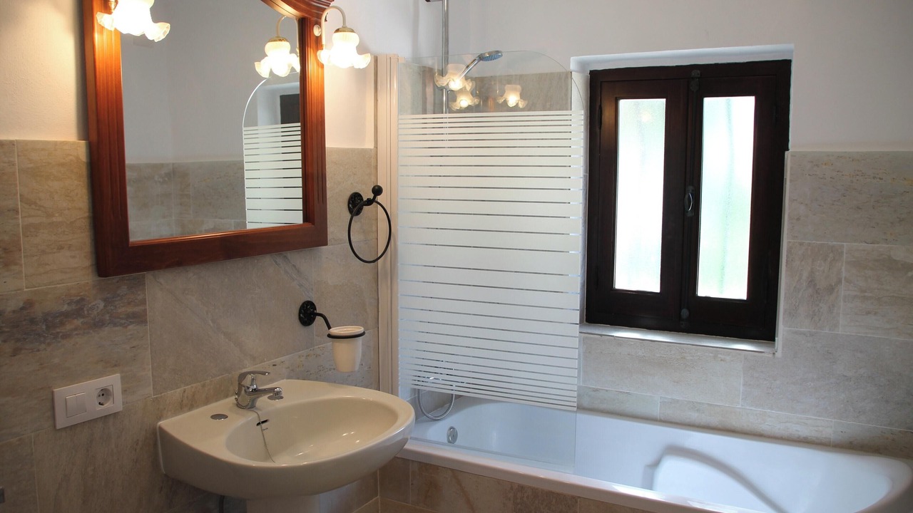 Photo of Bathroom in Benamahoma