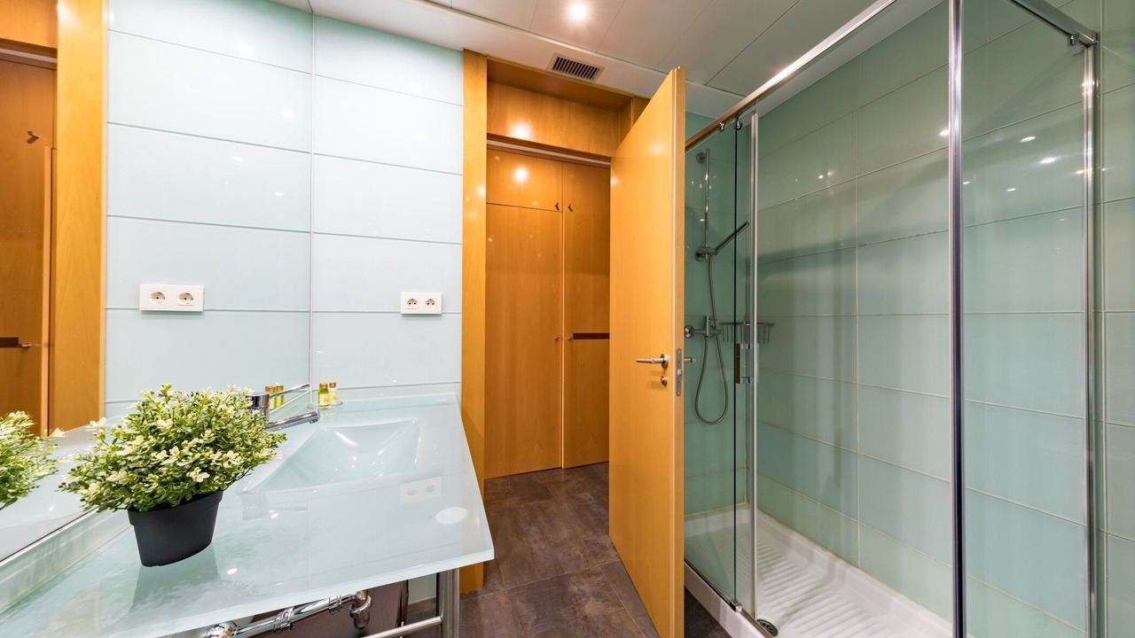Photo of Bathroom in Trafalgar