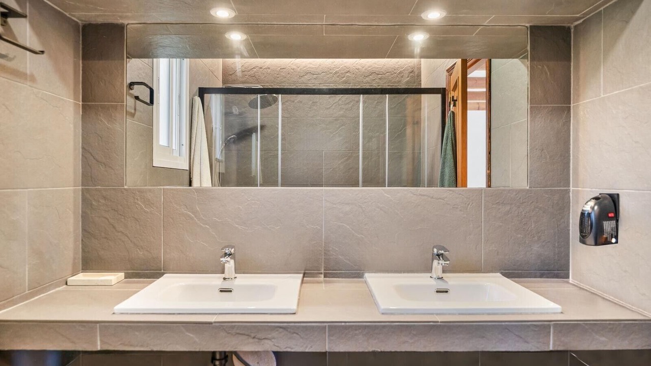 Photo of Bathroom in Coin