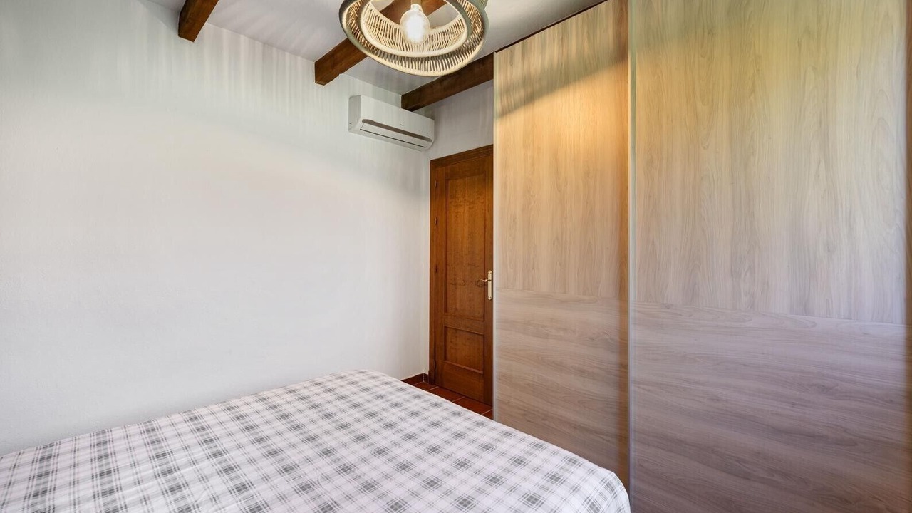 Photo of Bedroom in Coin