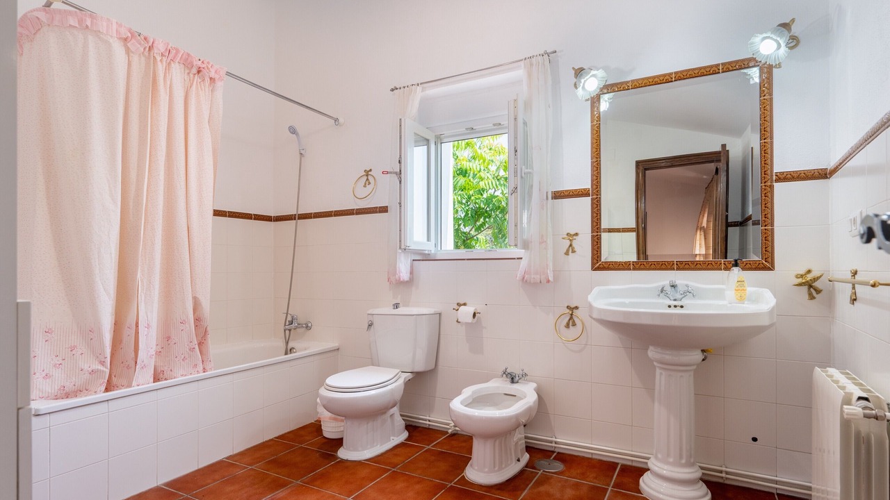 Photo of Bathroom in Alanis