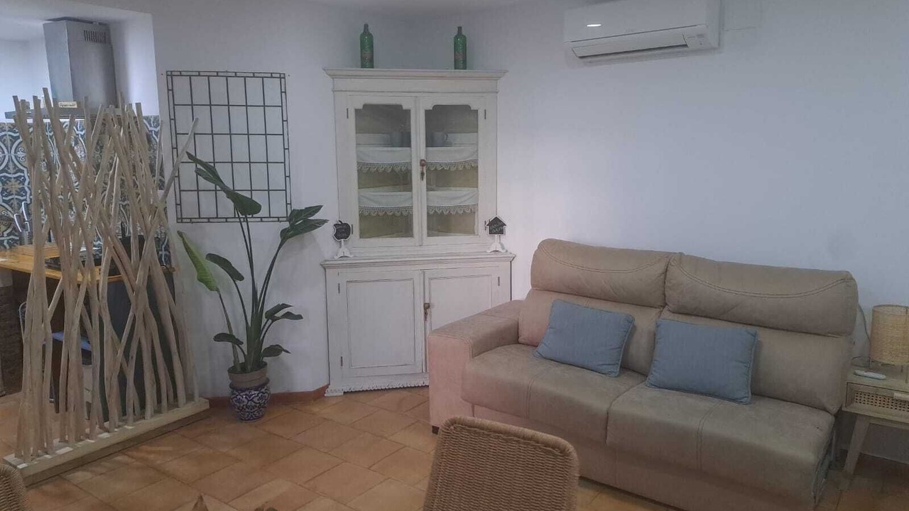 Photo of Livingroom in Central District