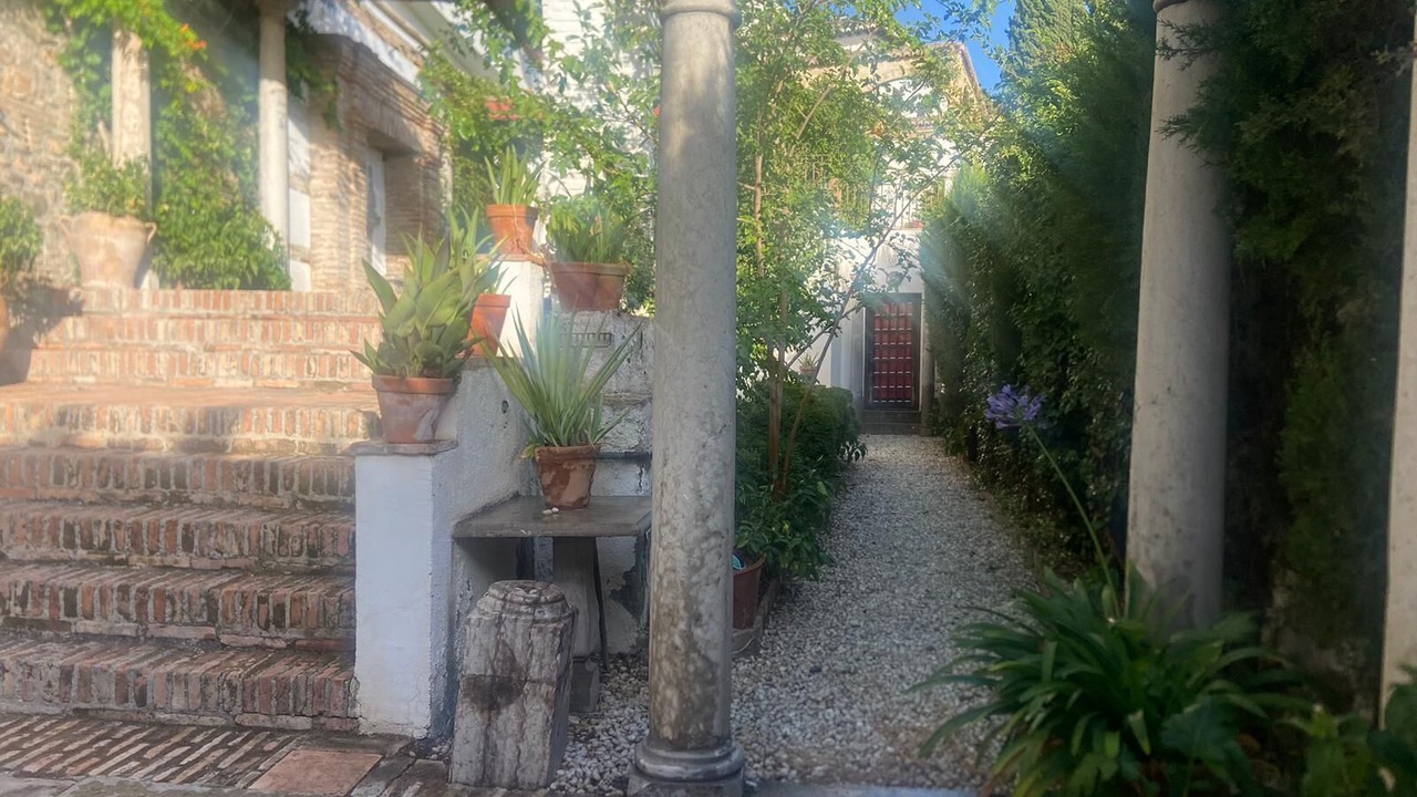Photo of Outdoor in Central District