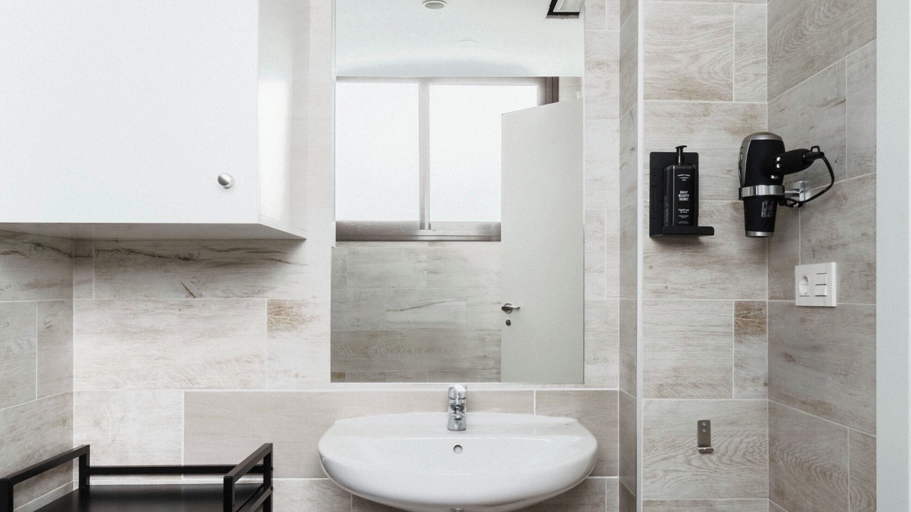 Photo of Bathroom in Central District