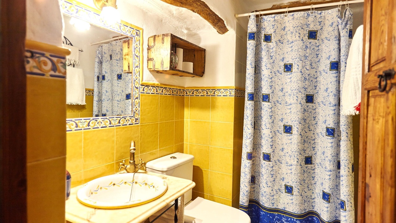 Photo of Bathroom in Castillo de Locubin