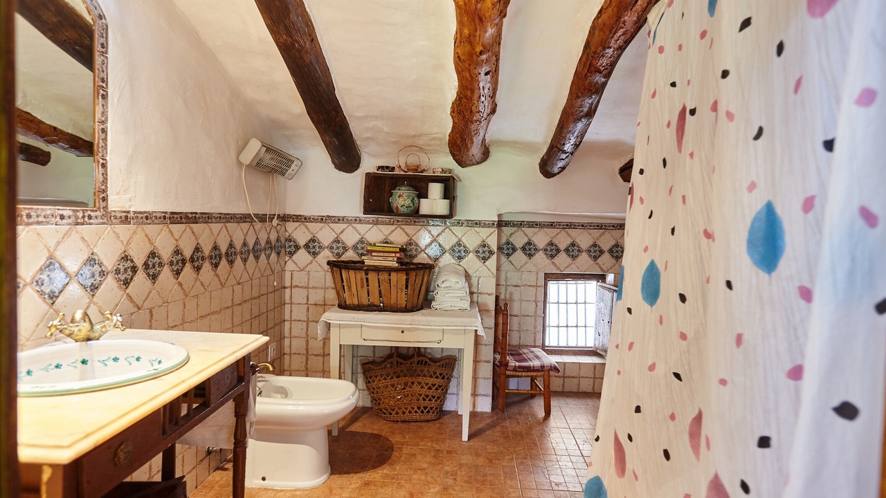 Photo of Bathroom in Castillo de Locubin