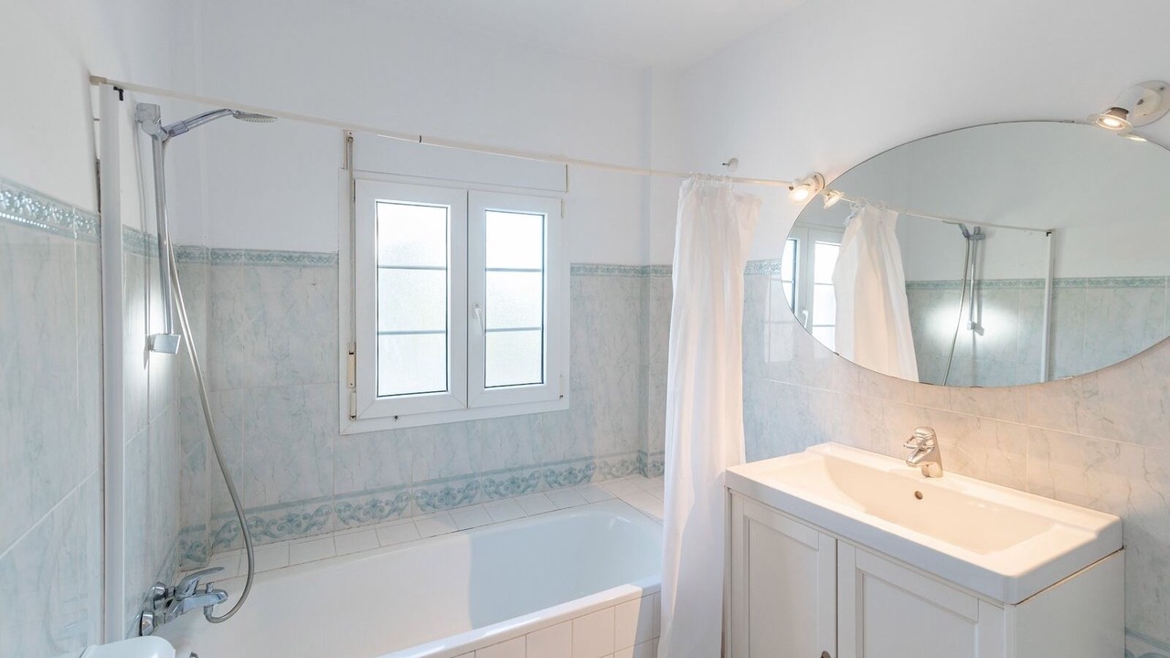 Photo of Bathroom in Benagalbon