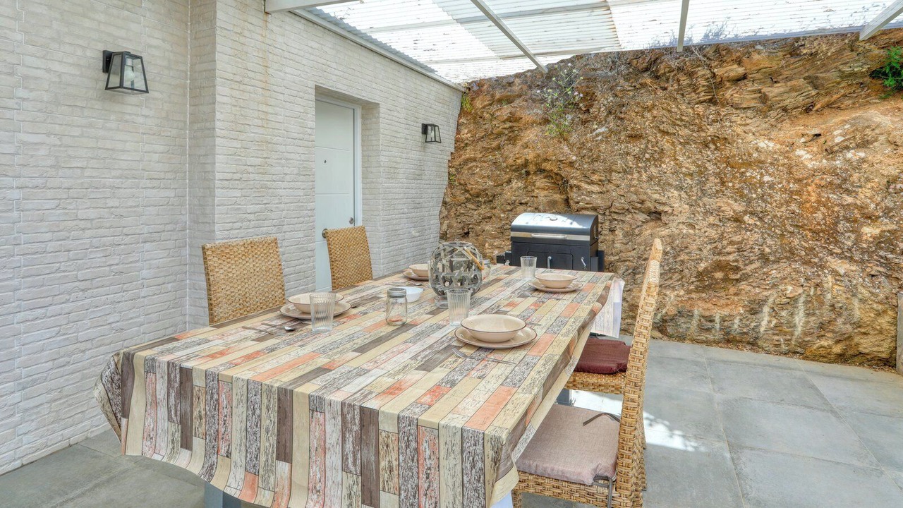 Photo of Outdoor in Guaro