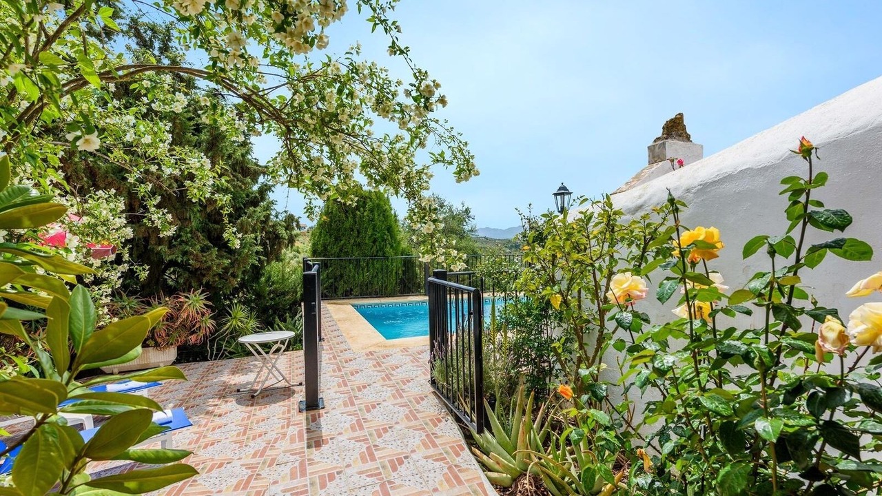 Photo of Outdoor in Alozaina