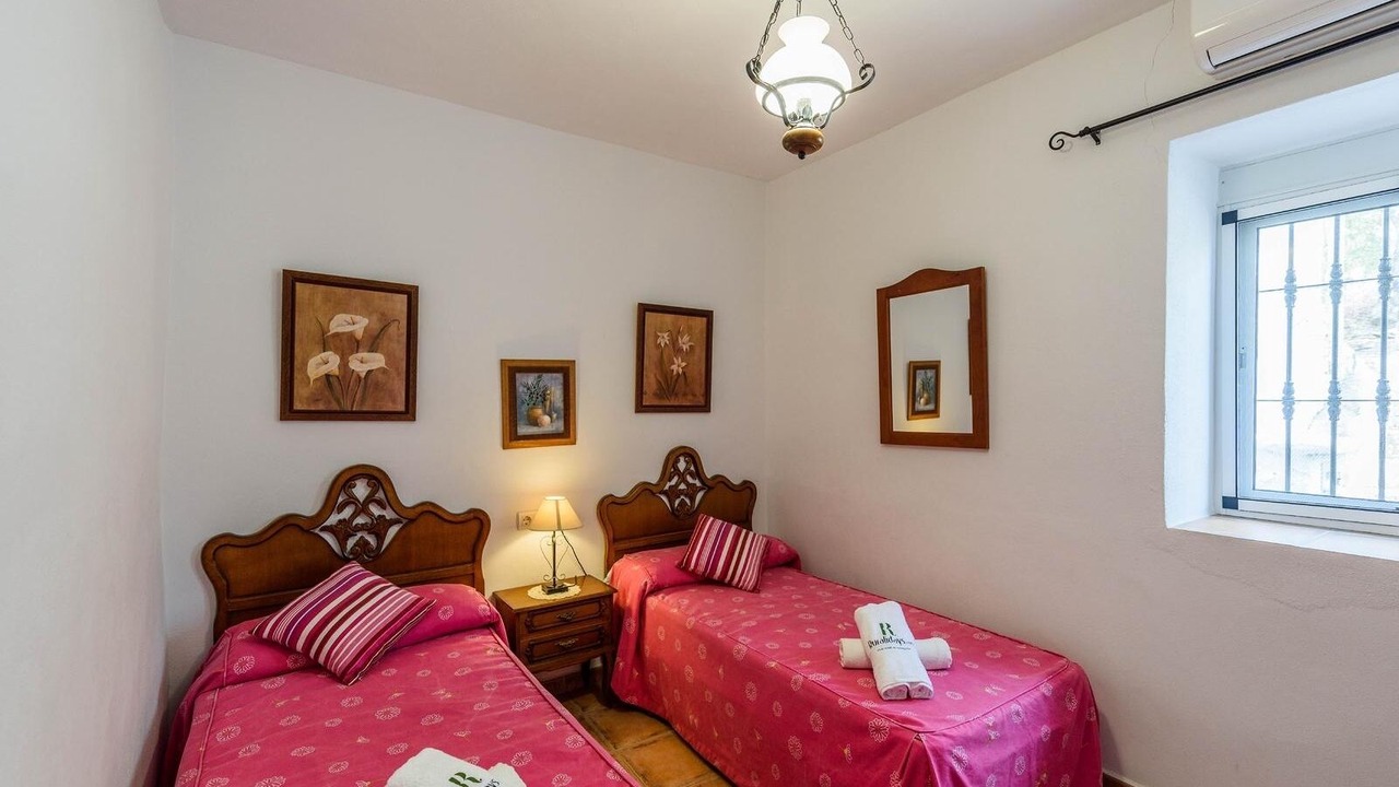 Photo of Bedroom in Alozaina