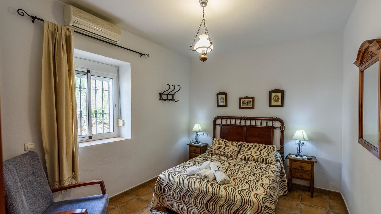 Photo of Bedroom in Alozaina