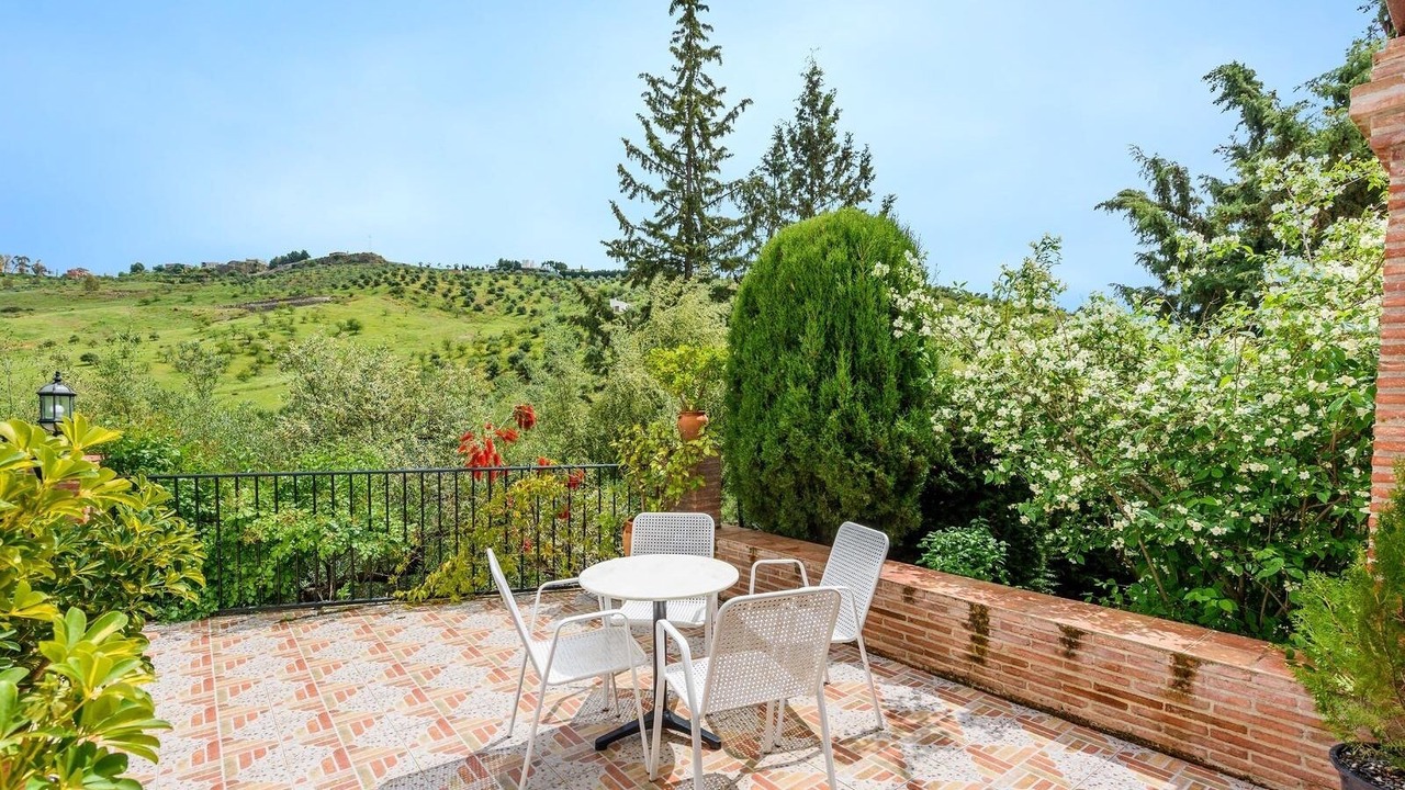 Photo of Outdoor in Alozaina