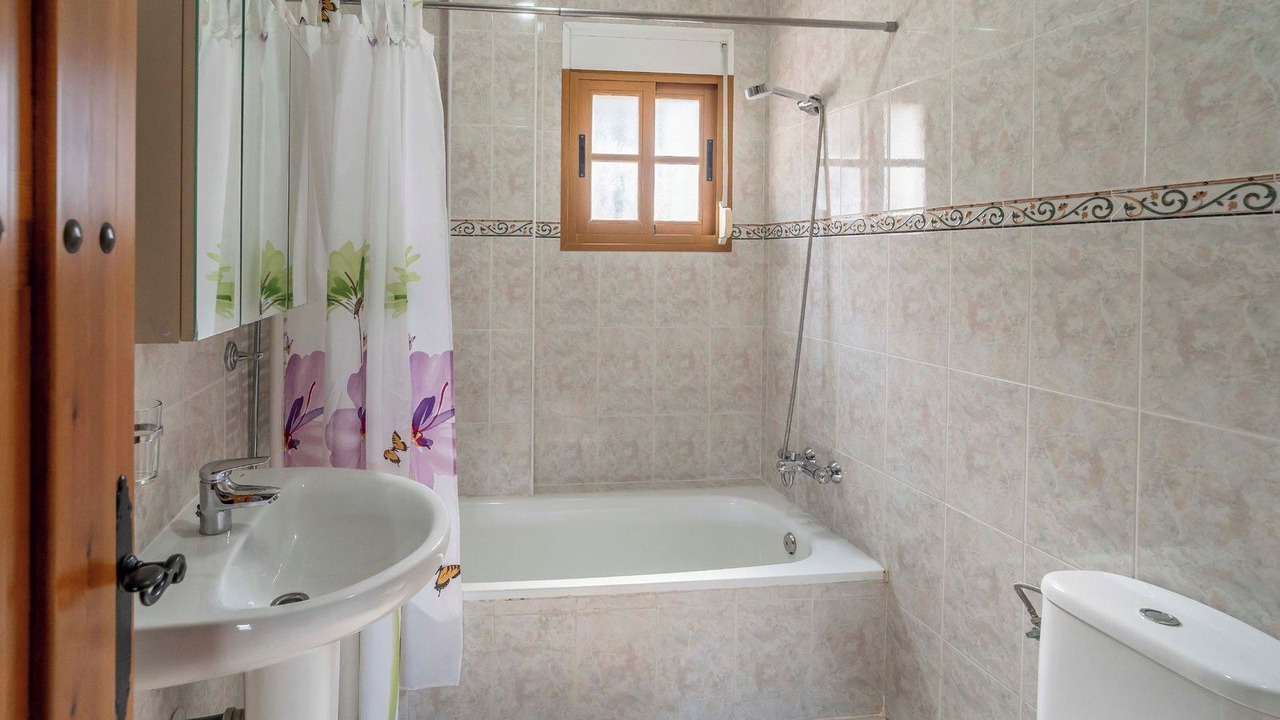 Photo of Bathroom in Canillas de Albaida
