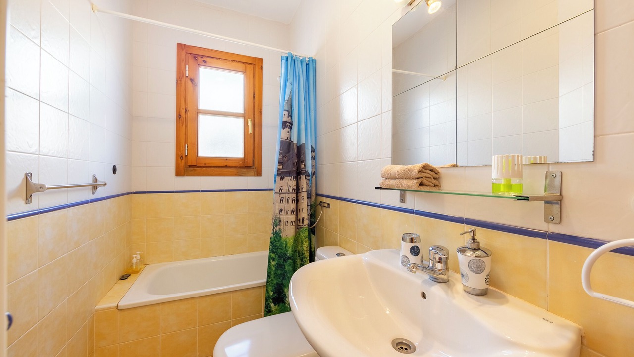 Photo of Bathroom in Enix