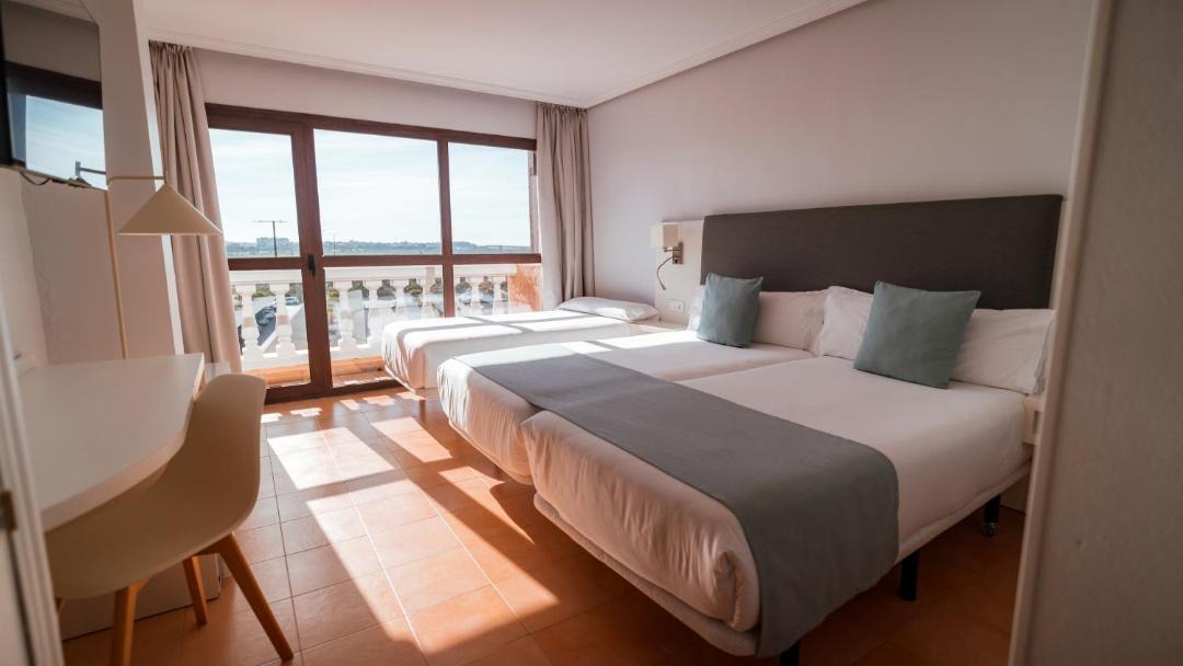 Photo of Bedroom in Centro Comercial Bahia Sur