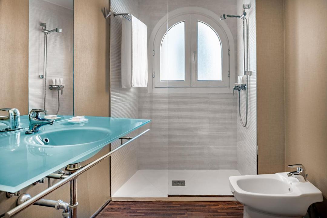 Photo of Bathroom in La Linea de la Concepcion