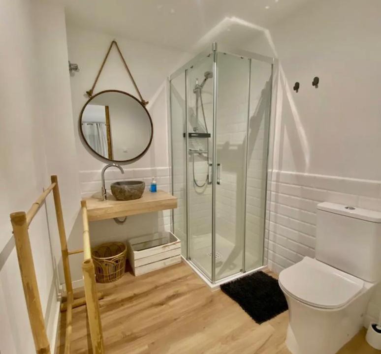 Photo of Bathroom in Feria