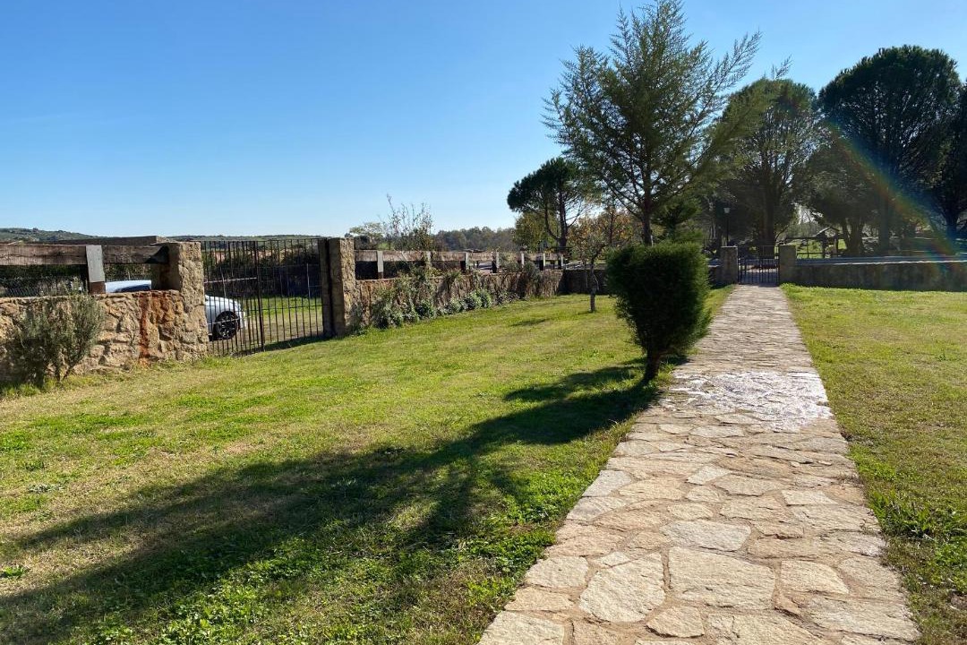 Photo of Buildings in Cilleros