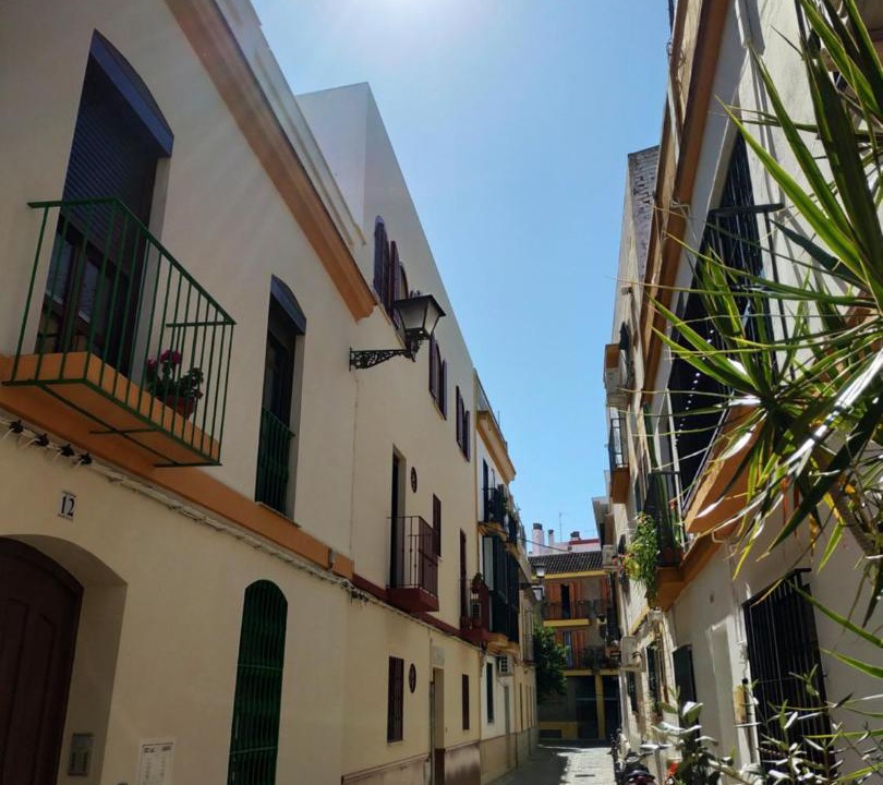Photo of Buildings in Doctor Barraquer-Grupo Renfe-Policlinico