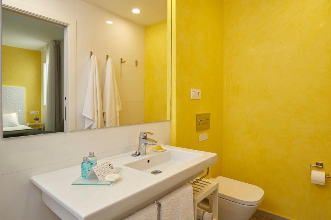 Photo of Bathroom in La Trinidad-San Juan y Todos los Santos